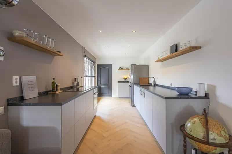 Halfvrijstaande woning Kerkrade ruime aanbouw garage