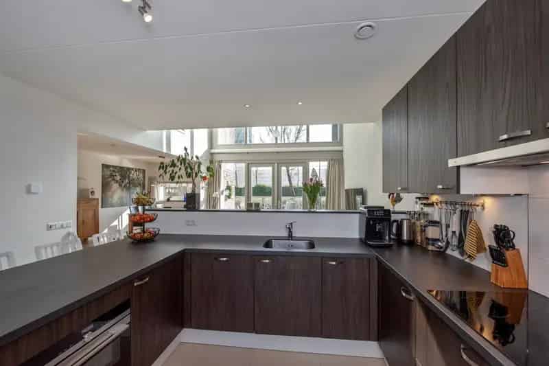 Herenhuis te koop Leiden Roomburg 4 slaapkamers luxe badkamer