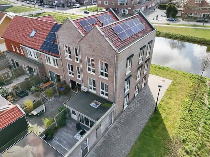 Ruime gezinswoning met 6 slaapkamers en 2 badkamers te Middelharnis
