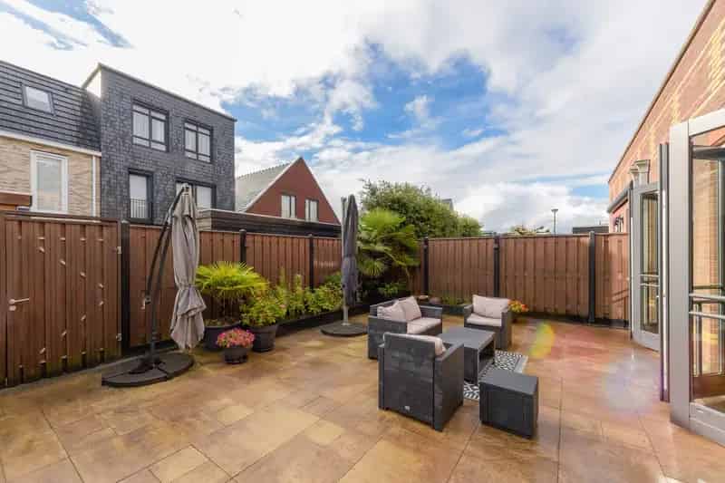 Luxe 5 Slaapkamers Huis te Koop in Vroondaal Den Haag