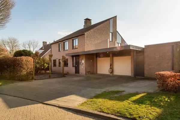 Moderne Vrijstaande Woning met Kantoor in Wouw