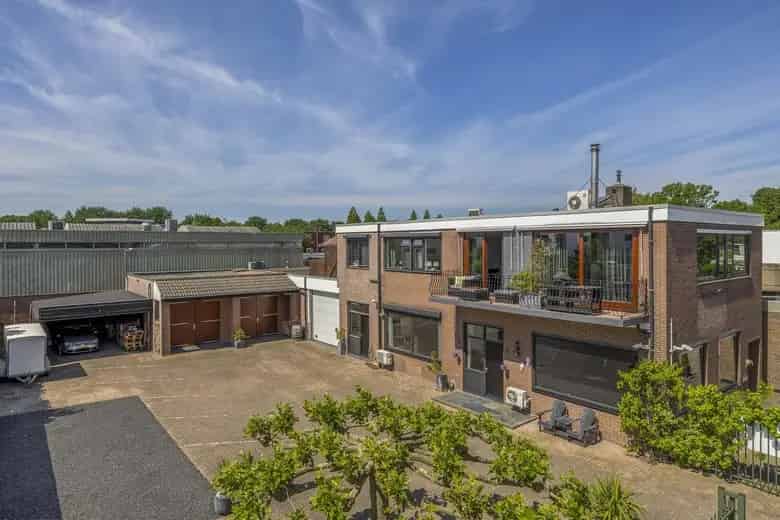 437 m2 bedrijfsruimte te koop in Spijkenisse