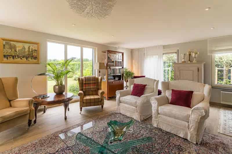 Huis te koop Elspeet: Gerenoveerde woning met paardenstallen
