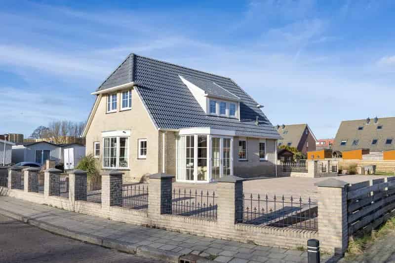 Luxe Villa Sneek: Royale Kavel 1087m², Energielabel A, 3 slaapkamers