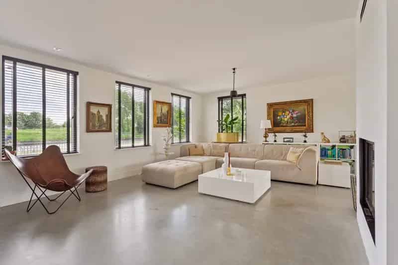 Luxe Villa met Guesthouse en Zwembad Landsmeer