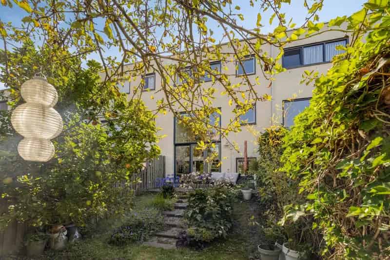 Almere Regenboogbuurt: Ruime 3 Slaapkamers Familiewoning