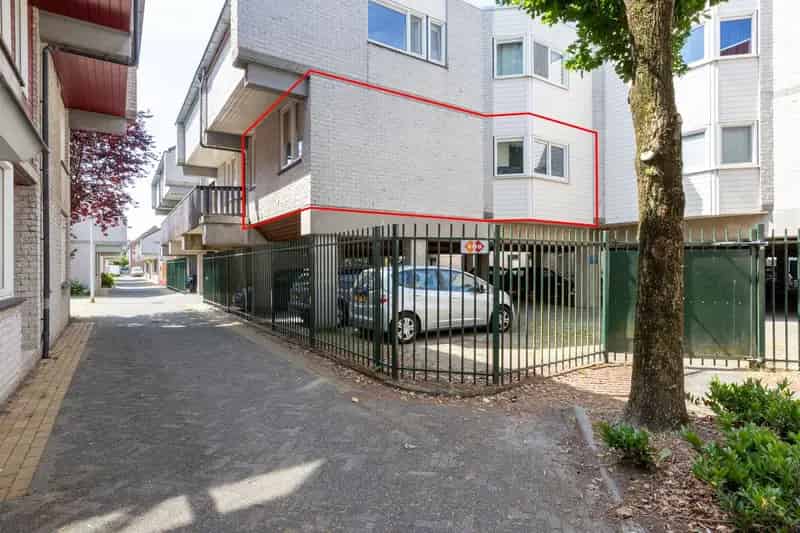 2 Kamer Appartement Capelle aan den IJssel  Eigen Parkeerplaats Zonnig Terras
