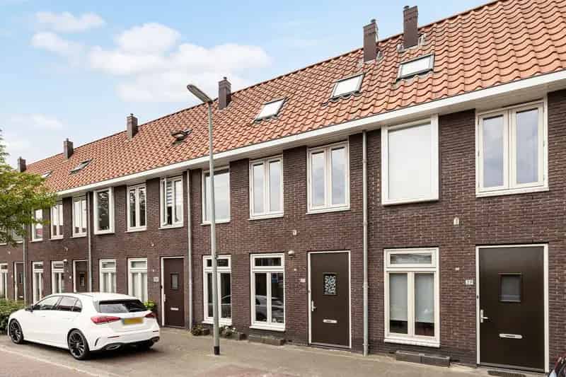 Moderne Eengezinswoning Vlaardingen  - 4 slaapkamers - Tuin - 2 parkeerplaatsen
