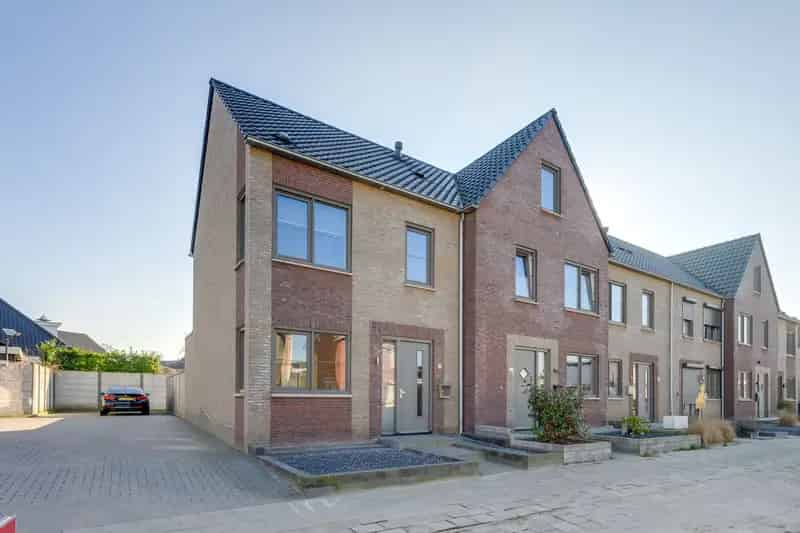 Huis te koop Sprundel: Moderne energiezuinige woning met 3 slaapkamers