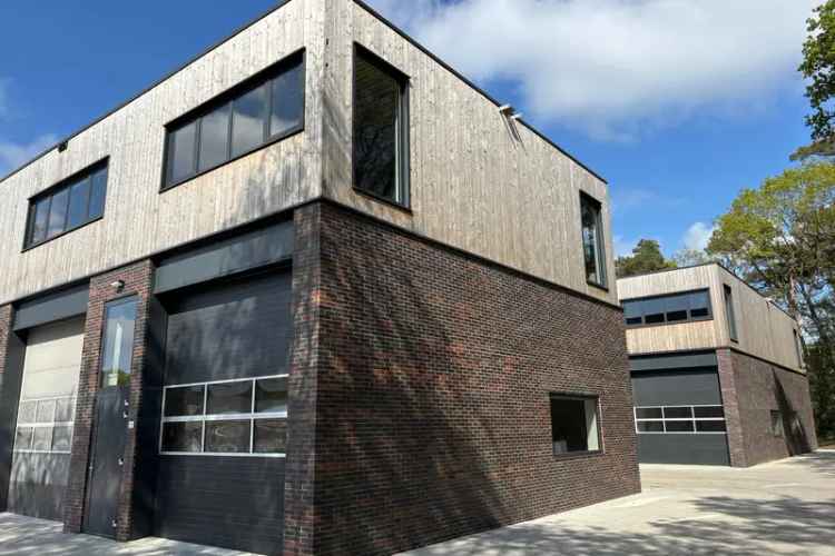 Bedrijfshal te koop Soesterberg 124m²