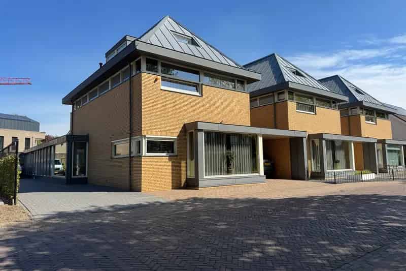 Huis te koop Made: Ruim vrijstaand huis 4 slaapkamers, garage, tuin