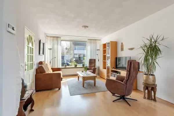 Ruime Tussenwoning Nijkerk 4 Slaapkamers Nabij Centrum