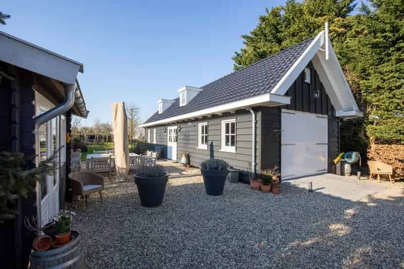 Jaren 30 woning met ruim bijgebouw en tuin Aalsmeer