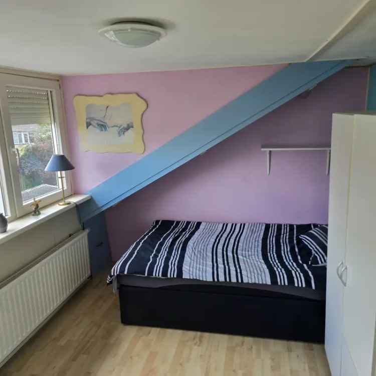 Grote Zolderkamer te Huur
