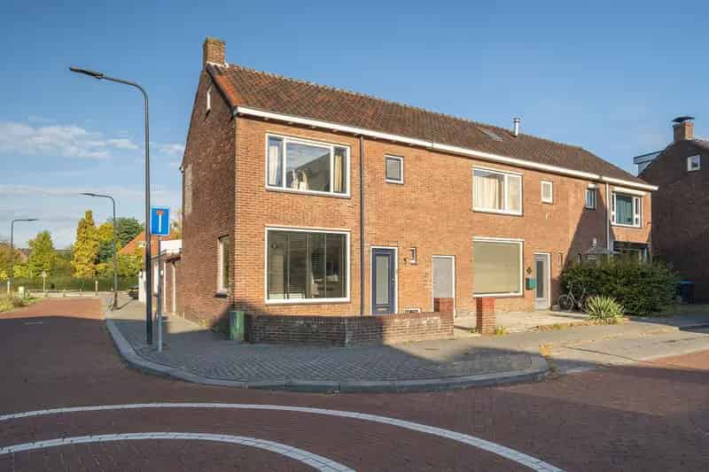 Hoekwoning Enschede: 4 slaapkamers, separaat kantoor, moderne afwerking