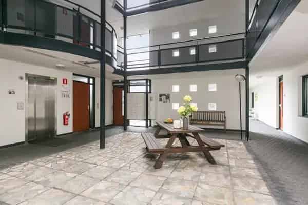 2-Kamer Appartement Oss Ruime Woonkamer Grote Raampartij