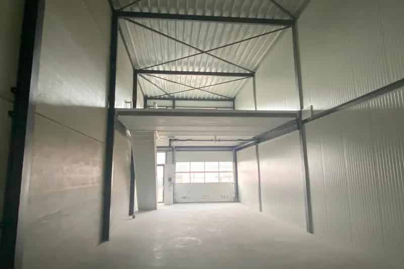 Bedrijfshal te Koop Boven Leeuwen 178m2