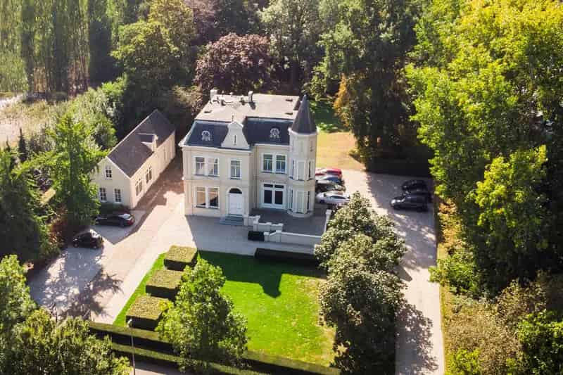 Kantoor of Wonen: Villa Dennenhaghe te koop in Tilburg