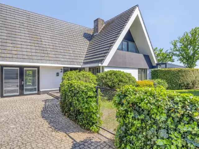 Vrijstaande woning Roosendaal 4 slaapkamers luxe tuin