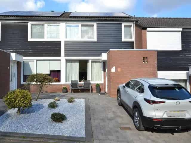 Gezinswoning Hoensbroek 3 slaapkamers tuin airco zonnepanelen