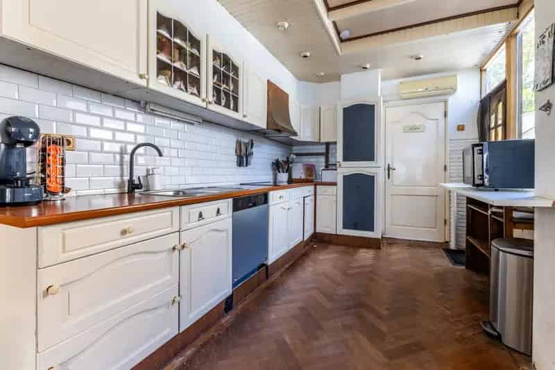 Huis te koop Zaandam: Karakteristieke 2-onder-1-kapwoning met uitbouw