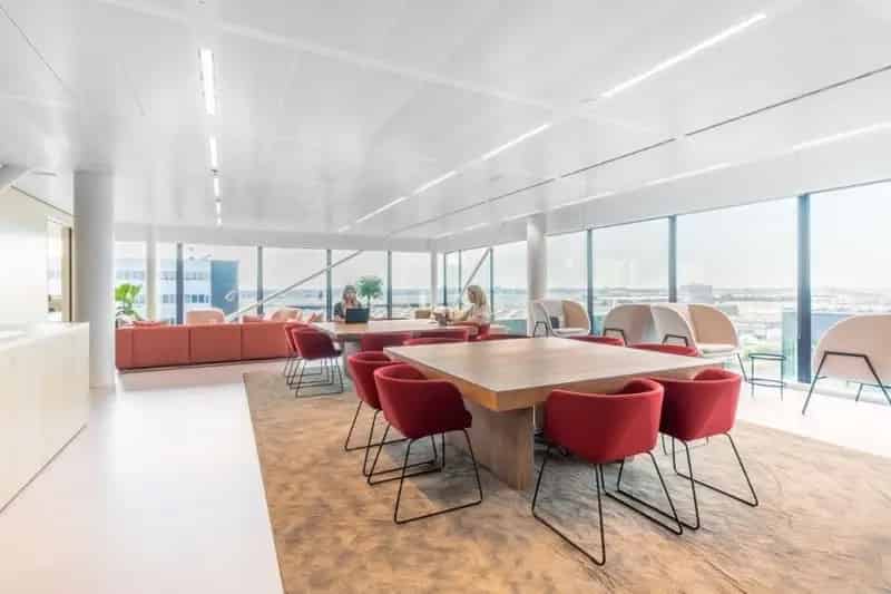 Vind een kantoor voor 5 personen in Regus The Base waarbij voor alles is gezorgd