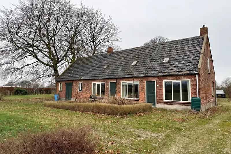 Boerderij te koop Zundert: Ruim perceel, renovatieproject, 2 woningen mogelijk