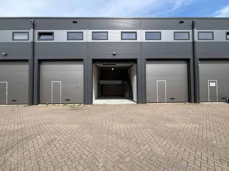 Bedrijfshal te koop en te huur Aalsmeer 116m2