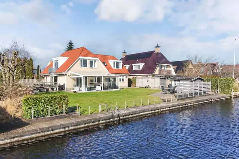 Ruime Villa aan het Water Lemmer 3 slaapkamers 2 badkamers