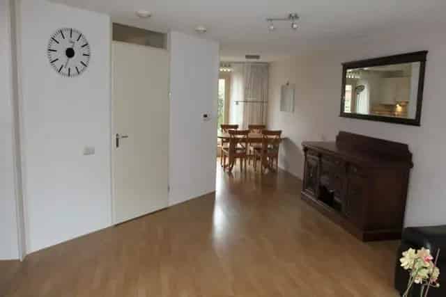 Te Huur 2-onder-1-kapwoning Tuitjenhorn 5 Kamers 120m2