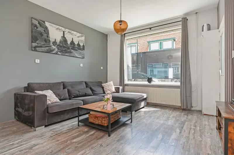 Jaren 30 woning Monster nabij zee 3 slaapkamers moderne keuken badkamer