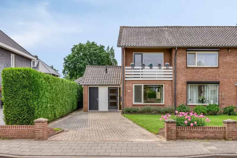 Tweekapper Valburg Grote Tuin Eigen Oprit Nabij A15 A50