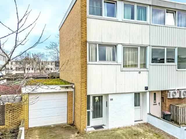 Ruime Hoekwoning te Koop in Roermond Donderberg