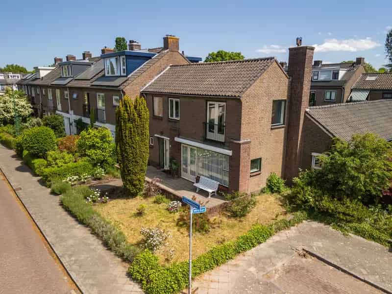 Huis te koop Bilthoven: Charmante hoekwoning nabij bos en station