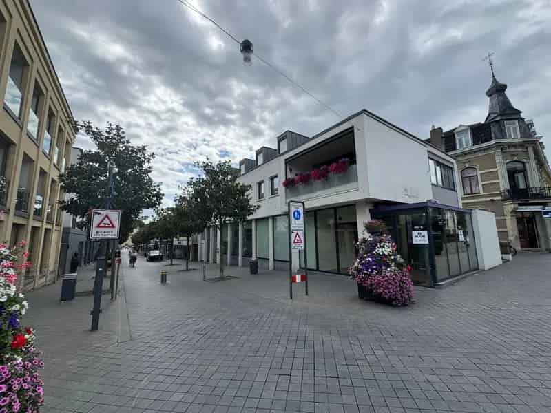 Winkelruimte Valkenburg 100m² met Magazijn 100m²