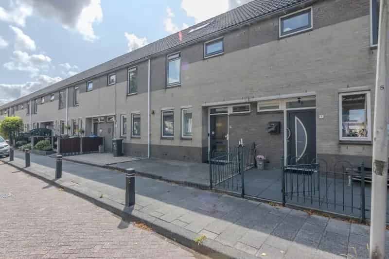 Huis te koop Spijkenisse 4 slaapkamers zonnige tuin