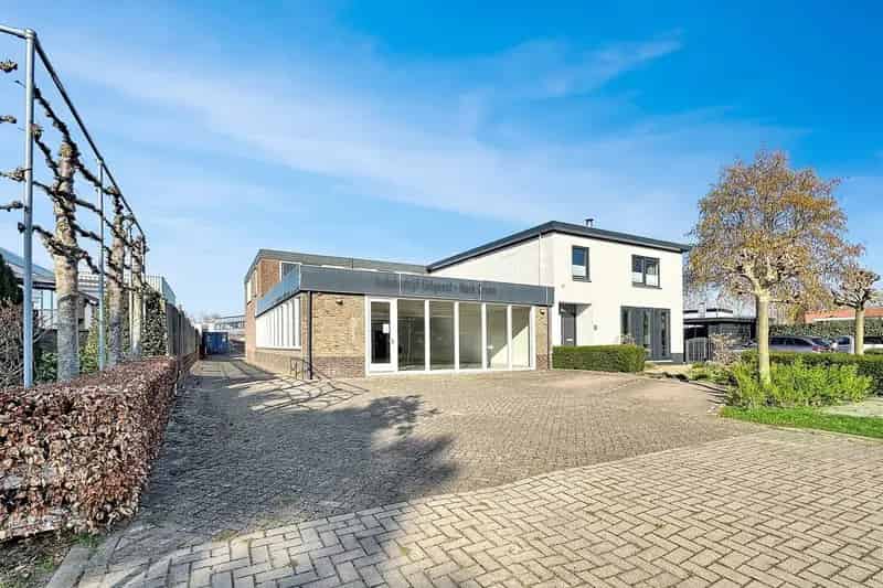 Bedrijfshal te Huur Uitgeest 215m2 7 Overheaddeuren