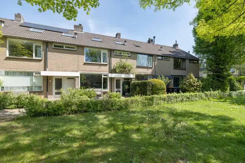 Ruime Middenwoning Maarn 5 Slaapkamers Garage Tuin
