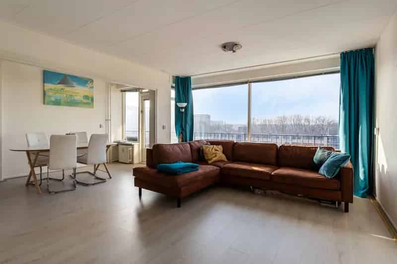 3-kamerappartement Rotterdam  boven winkelcentrum Lage Land