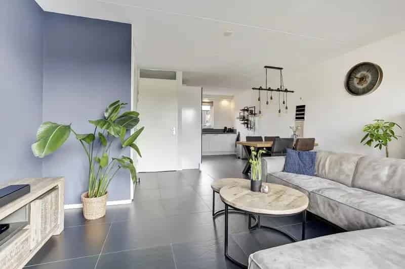Tussenwoning Dronten 3 slaapkamers luxe badkamer tuin zuiden