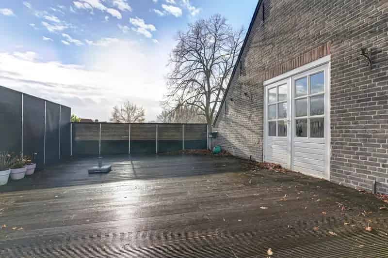 Winkelruimte en bovenwoning te koop of te huur Raamsdonksveer
