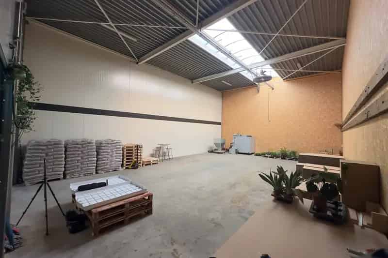 Bedrijfshal te Huur Veenendaal 200m2 Kantoorruimte