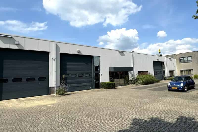 Bedrijfsruimte 477m² te Waardenburg Aan A2