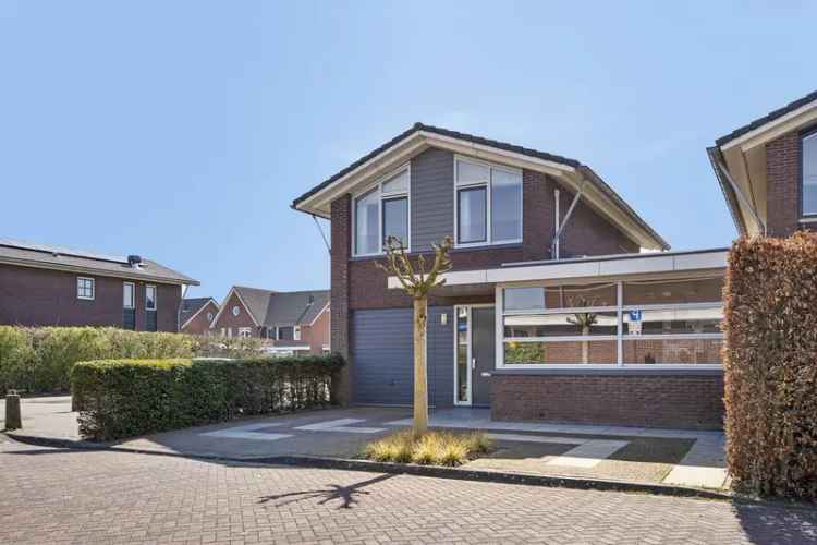 Halfvrijstaande woning Philipsburg: Ruimte, comfort en waterzicht