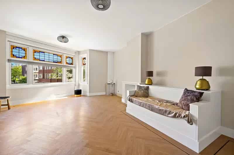 Gerenoveerd Appartement Bezuidenhout  Authentieke Details