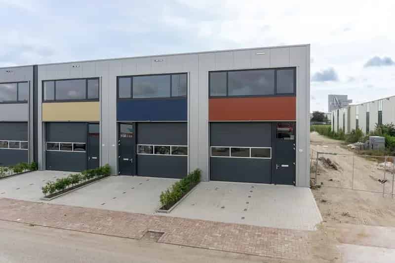 Bedrijfshal te Huur Tiel 162m2 2 Parkeerplaatsen