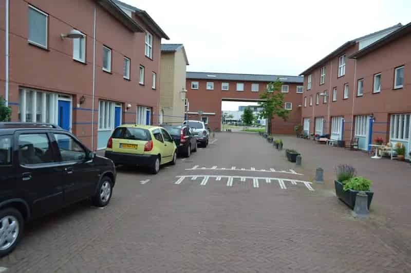 4-Kamer Eengezinswoning nabij Winkelcentrum De Parade