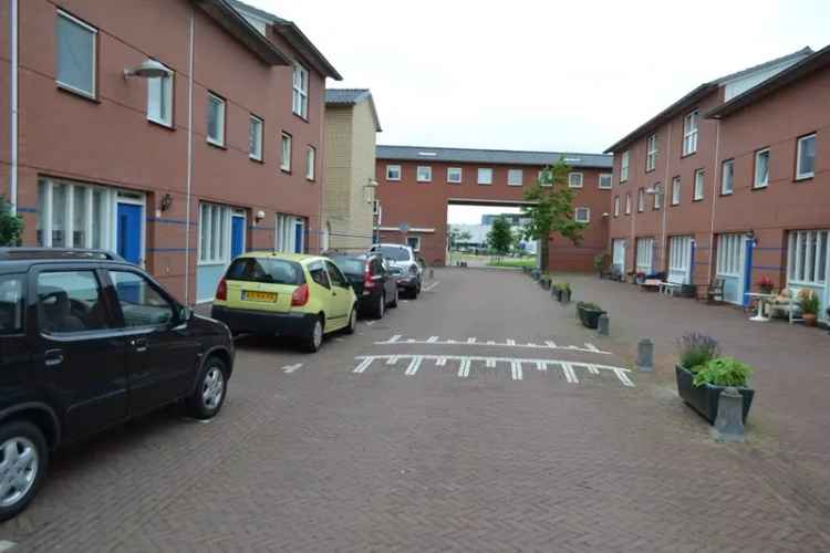4-Kamer Eengezinswoning nabij Winkelcentrum De Parade