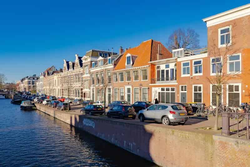 Grachtenpand Haarlem: 450m² Monumentale Woning, Bouwvergunning!