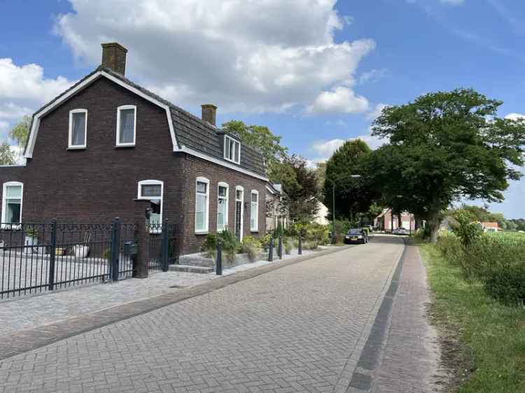 Woonboerderij Te Koop in Raamsdonk, Noord-Brabant